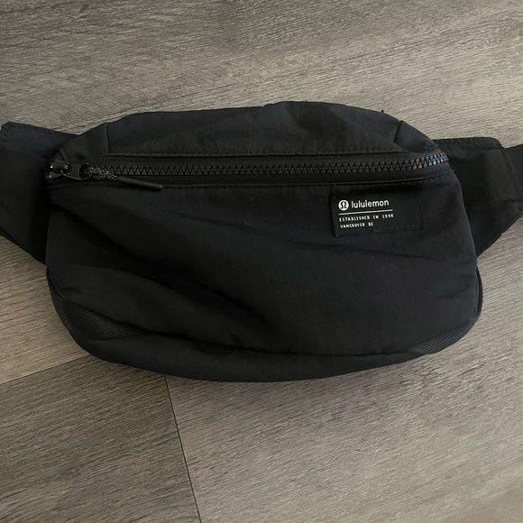 lululemon athletica Black Belt Bag - Picture 1 of 4